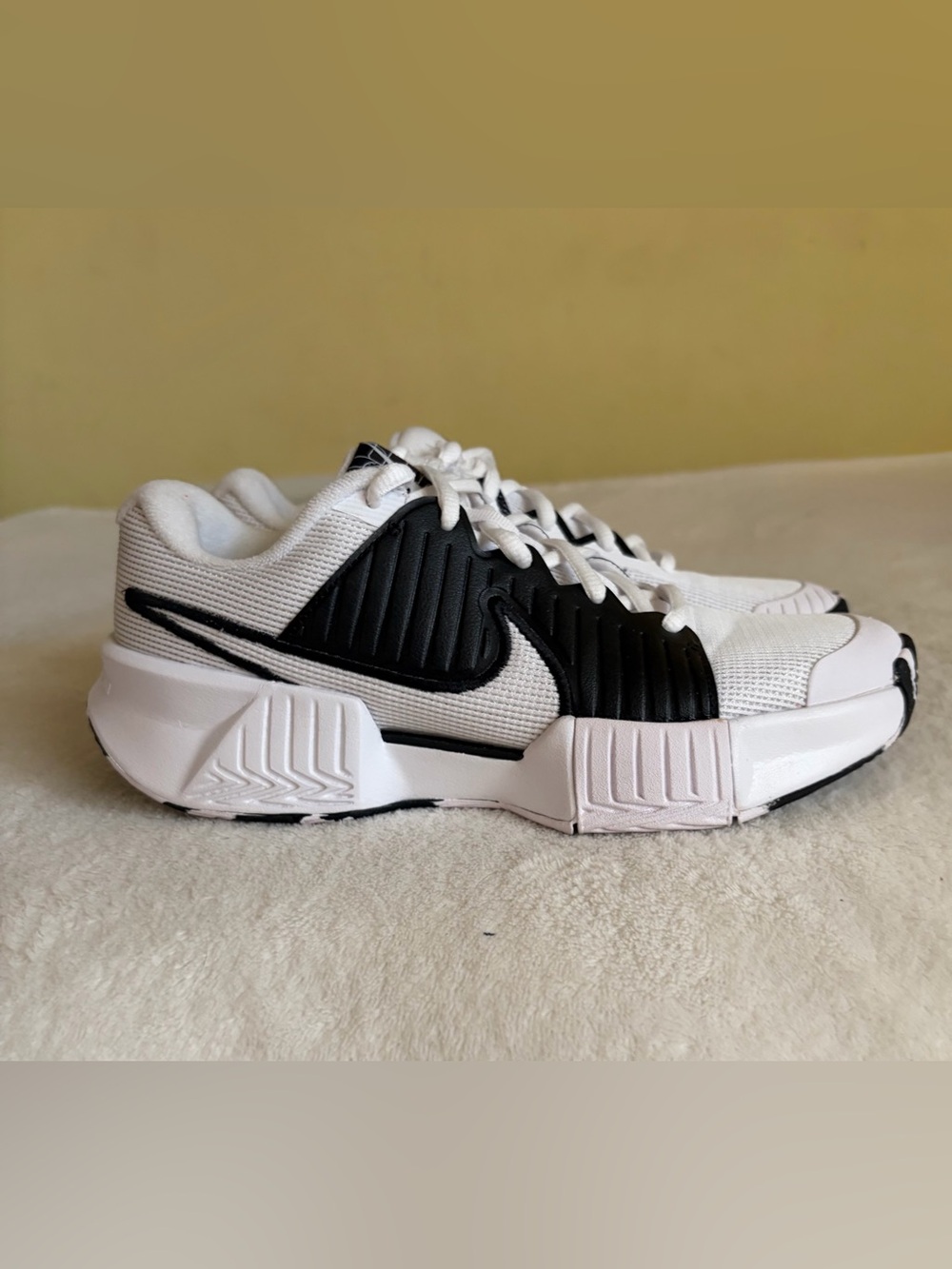 Nike Kids White and Black Low-Top Sneakers
